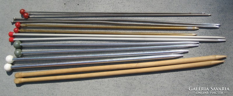 7 A pair of knitting needles