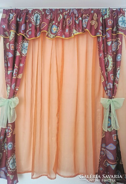 Sale curtain set with fun decor