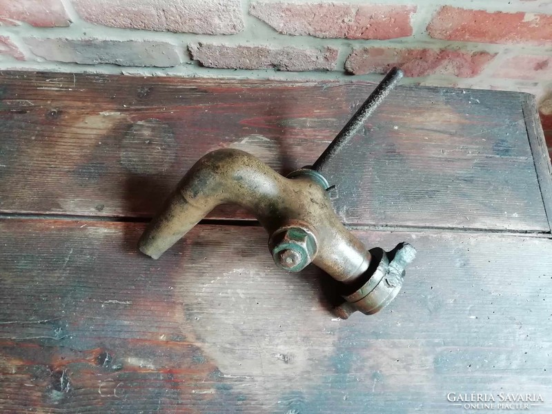 Réz borcsap, békebeli darab, kb. 2-3 kilós masszív boros hordó csapja, borászati kellék, LEÁRAZVA!