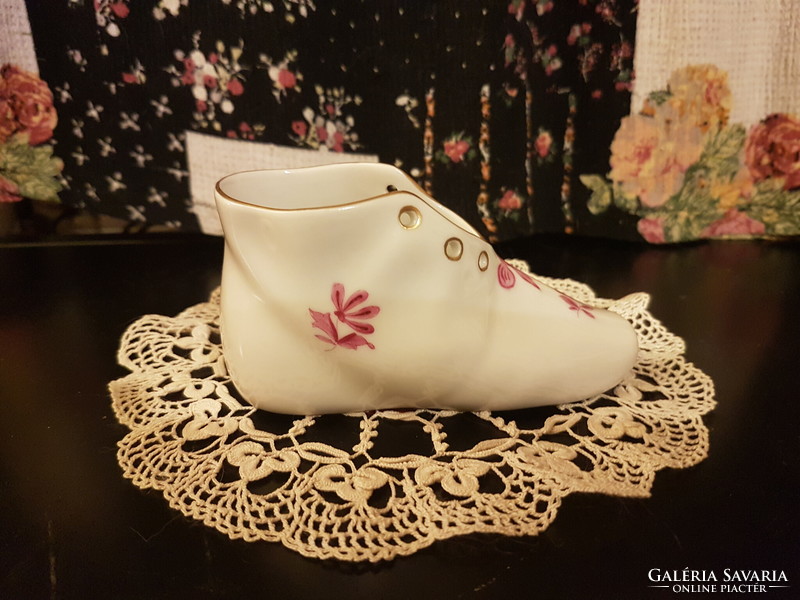 Herend, marked porcelain small shoes, preserved in good condition (collector's pieces.)