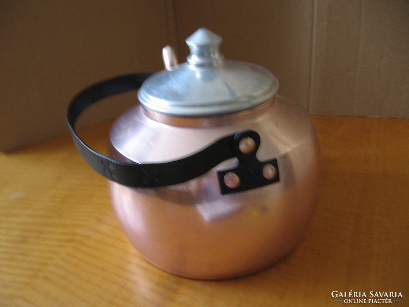 Retro rózsaszínű norvég alumínium teás kanna
