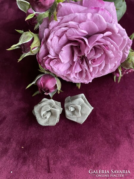 Rose-shaped, silver-colored special earrings