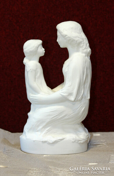 R. Kiss Lenke (1926-2000): Anya gyermekkel - 30cm - porcelán /máz nélküli/ szobor, biszkvit
