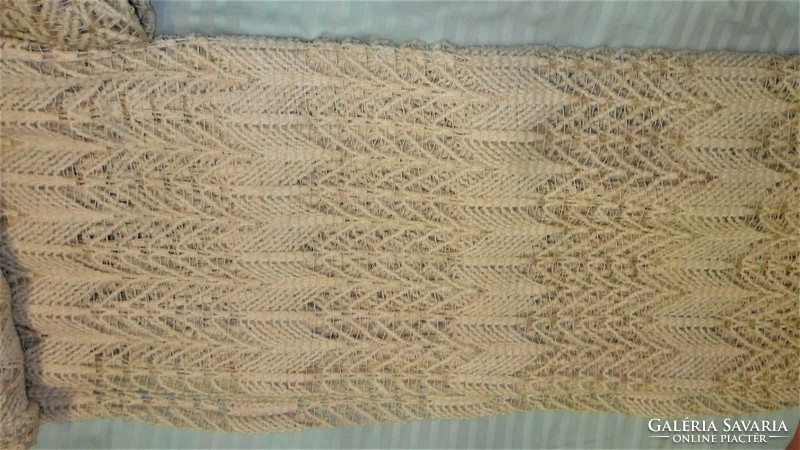 Beautifully patterned, beige, ready-made curtain. 250 X 218 cm.
