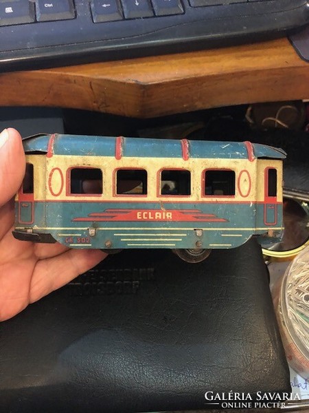 Hornby passenger eclair wagon from the 1940s, for collectors.