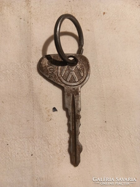 Old volkswagen (beetleback?) Car key