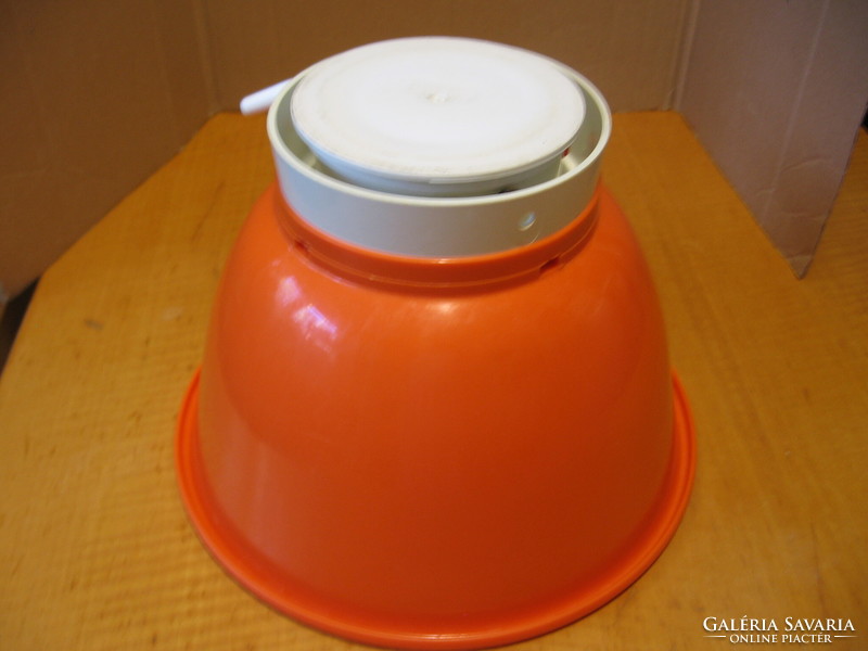 Retro suction cup mixing bowl