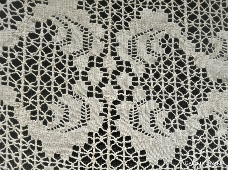 Ekrü lace curtain