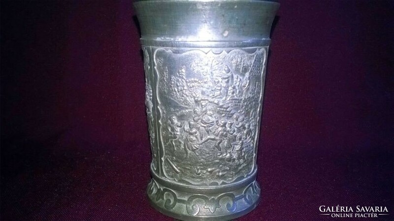 Older marked tin, cup 33.