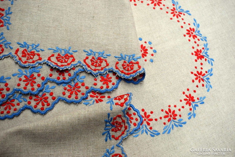 Embroidered linen tablecloth, tablecloth, tablecloth set 4 pieces, 77 cm, 56 cm, 28 cm, 25 cm