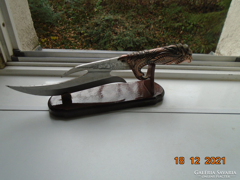 Fantasy dagger with stand, spectacular figural stylized eagle handle with engraved blade