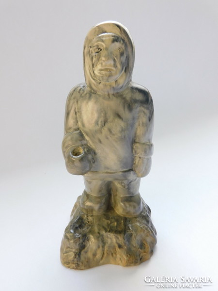 Eszkimó szobor - faragott kézműves zsírkő figura - Thorn, Kanada 13 cm