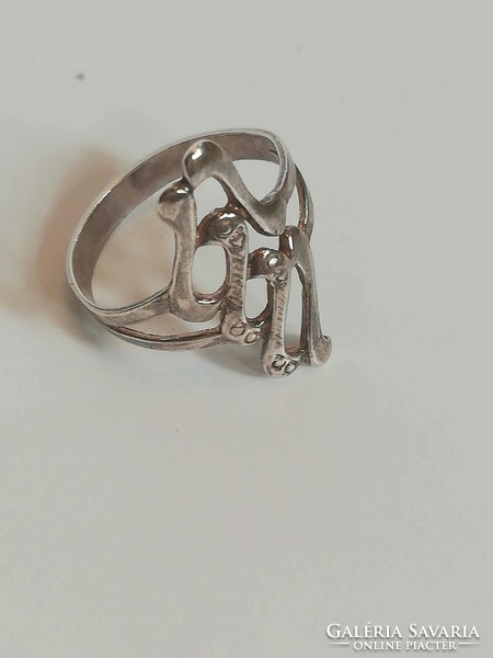 Feltűnő ezüst női gyűrű