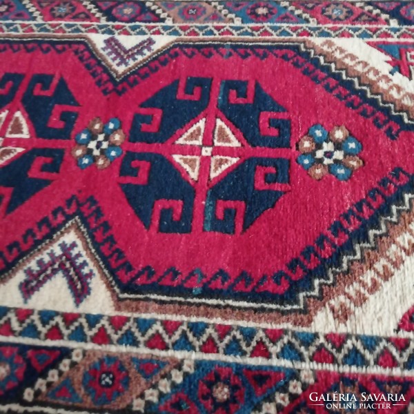 Iráni kézi csomózású gyapjú szőnyeg 70 x 120 cm