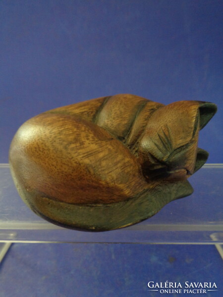 Cat carved from wood