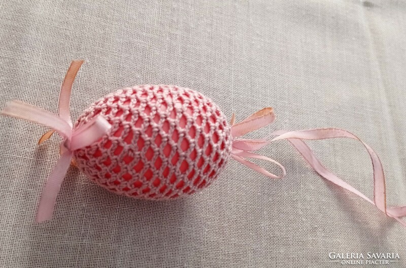Egg decorated with crochet