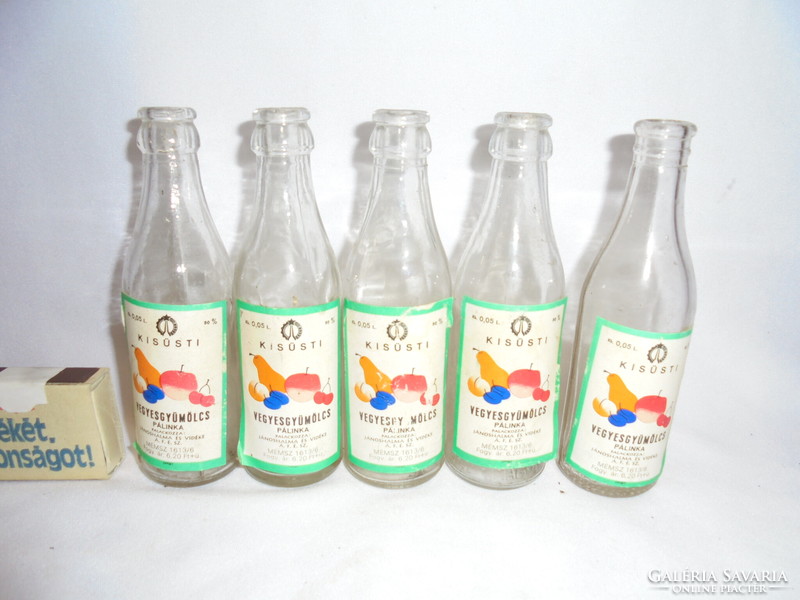 Öt darab régi, fél decis, címkés üveg palack, pálinkás flaska - együtt - Vegyesgyümölcs