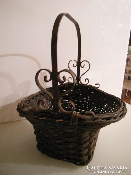 Basket - metal handle - 38 x 33 x 28 cm - old - comma - perfect