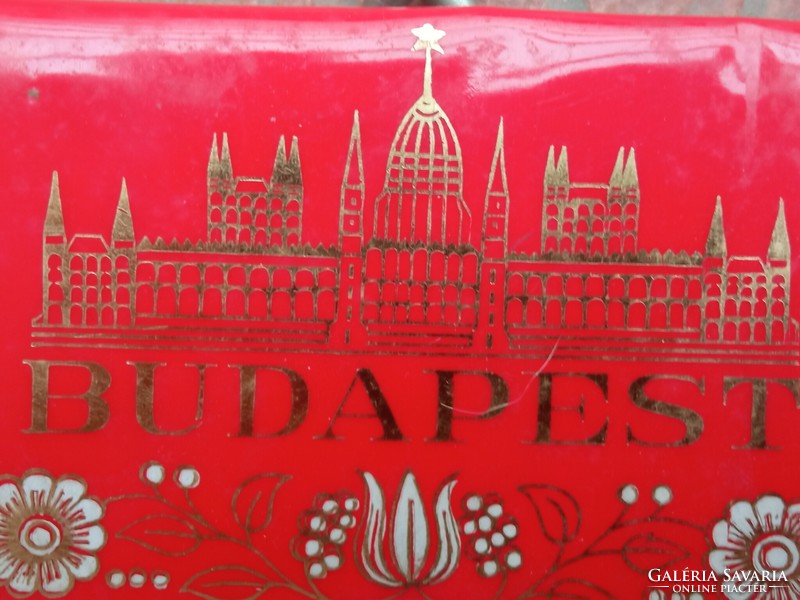 Retro red Budapest star on the parliament wallet (1960s-70s)