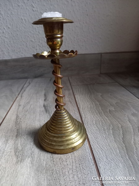 Dazzling antique ribbed copper candle holder (17x7.8 cm)