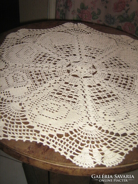 Dreamy special ecru hand-crocheted antique round rose lace tablecloth