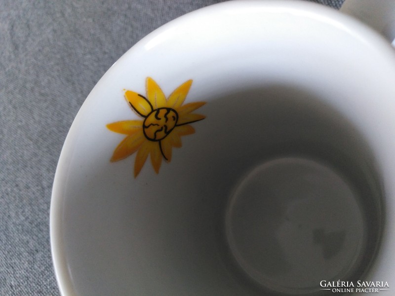 Porcelán csésze -  napsütötte hangulatban