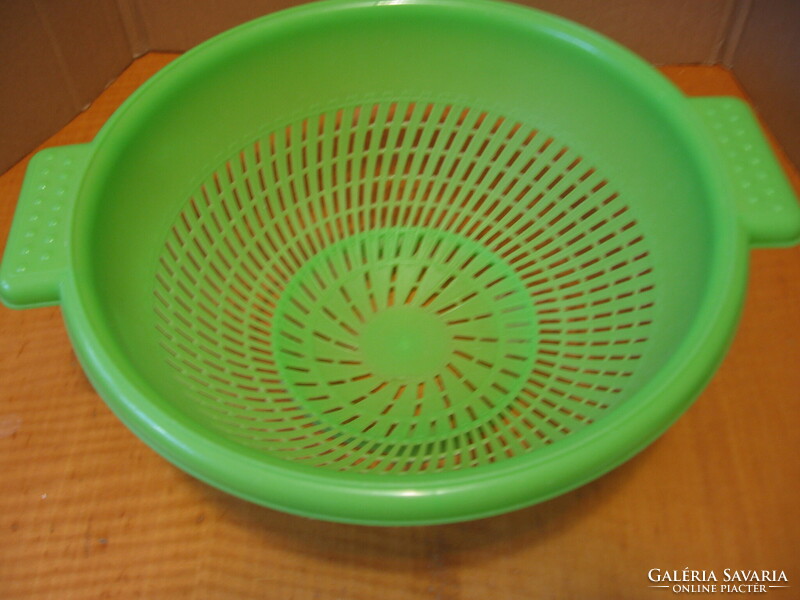 Neon green plastic filter fruit washer, fruit serving bowl