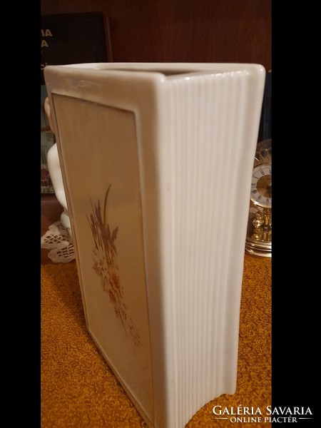 Stipo virágmintás könyvet ábrázoló porcelán