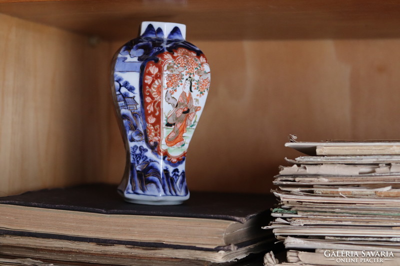 Antique Imari vase / antique Imari porcelain vase