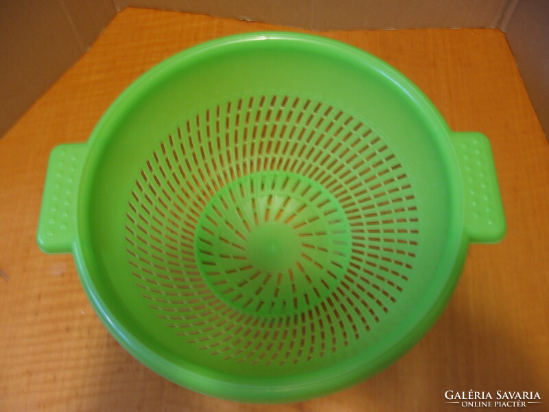 Neon green plastic filter fruit washer, fruit serving bowl