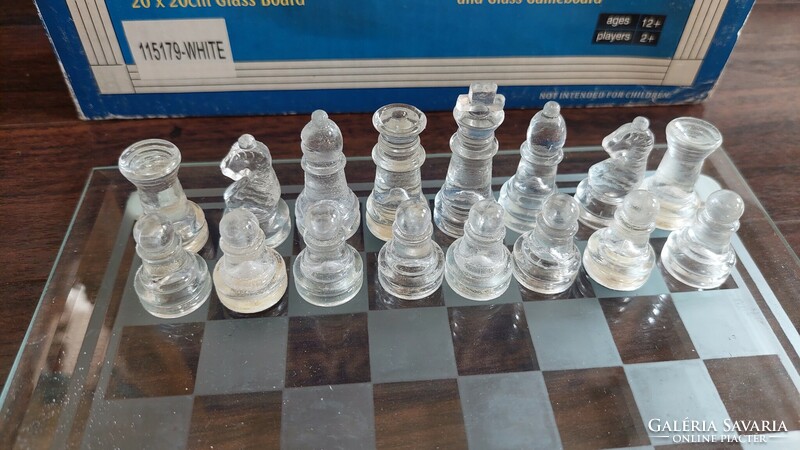 Üveg sakk készlet üveg táblával
