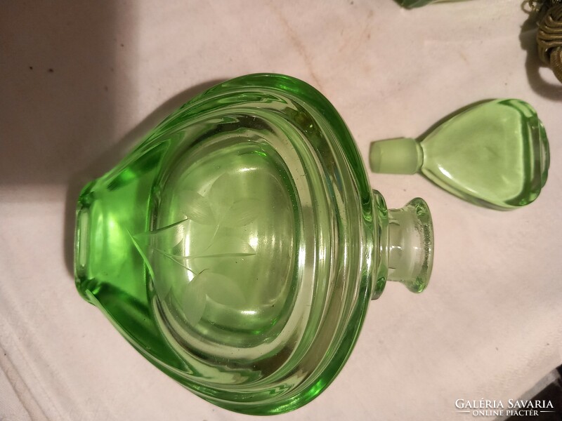 2 Uranium green toiletries, perfume bottle, perfume sprayer