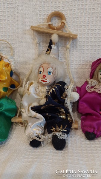 3 clown figures/dolls