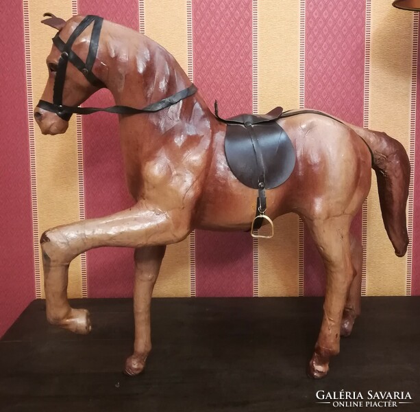 Hatalmas bőr ló, gyönyörűen kidolgozott, formás 50*45 cm