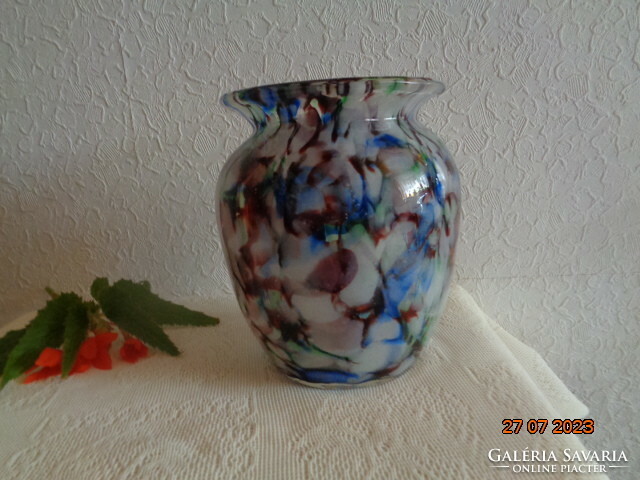 Muránói , ritka  művészi üveg váza , különleges mixelt  színekkel , alja , csiszolva , 15 x 17 cm