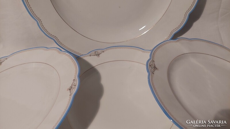 Jelzett antik porcelán tál és tányérok kék dekorral