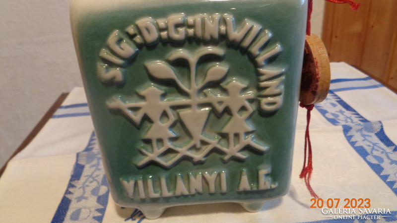 Zsolnay  :  Villányi   porcelán  butykos    11 x 15 cm