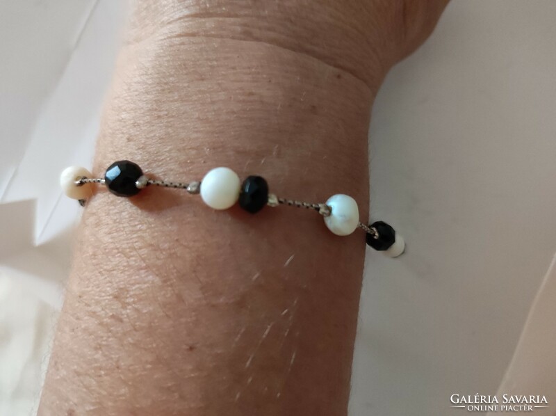 Israeli silver bracelet with onyx and pearls