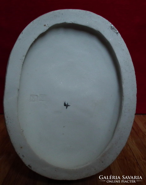 Porcelán gésa pengetős hangszerrel 20,5cm