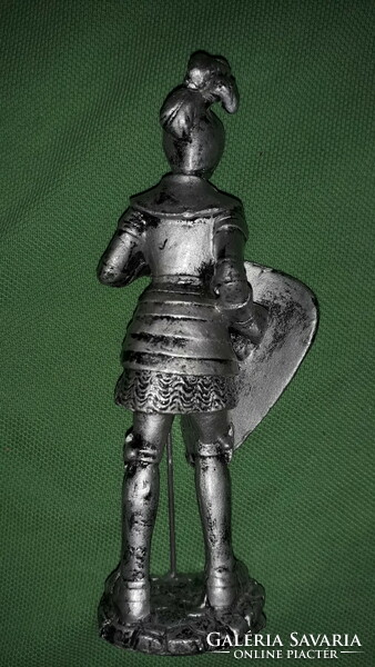 Szépen kidolgozott ezüstszínű mini szobor páncélos lovag figura 12 cm szép állapot a képek szerint