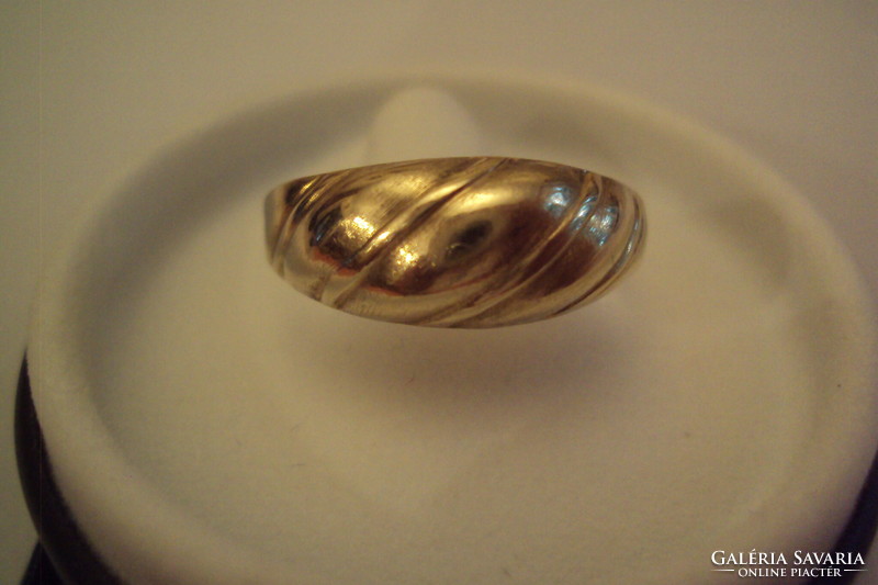 14-karat gold ring with a slanted surface and tapering edges.