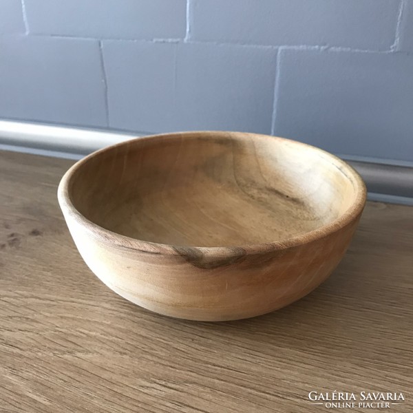 Steamed deep plate made of walnut wood