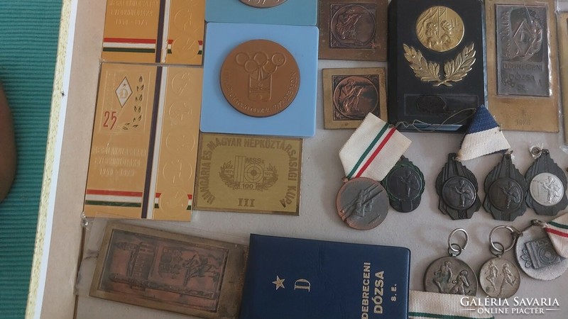 (K) medals, plaques sport shooting, in one, which is in the pictures.