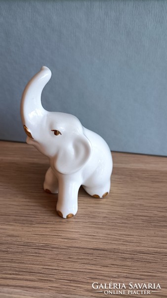 The Aquincum porcelain elephant was designed by Jenő hanzely