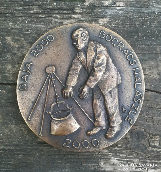 Bartos Endre (1930-2006): Baja 2000 bogrács halászlé - Kétoldalas bronz emlékplakett