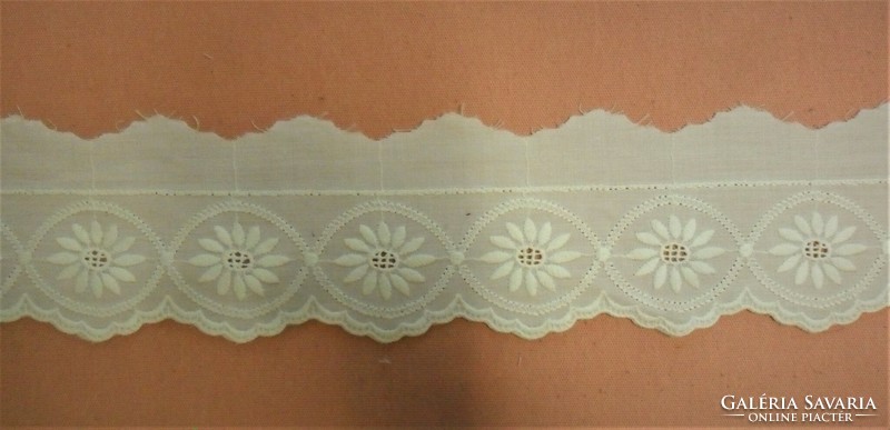 Madeira cotton lace 8 cm wide. 13 meters long.