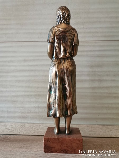 R. Kiss Lenke bronz szobor