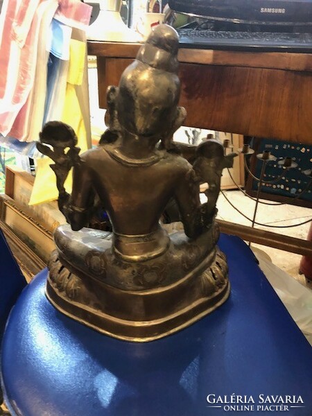 Buddha szobor bronzból, XIX. század eleje, 42 x 36 cm-es.