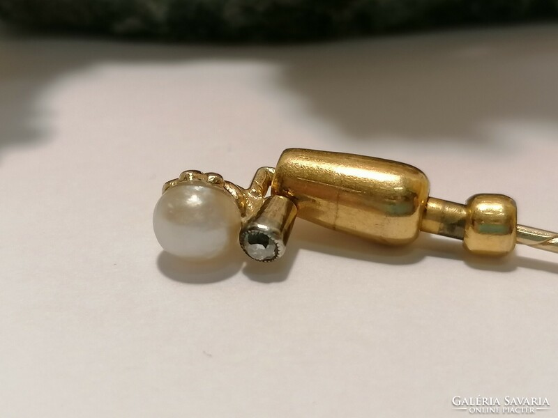 14-carat gold hat pin with diamonds and real pearls