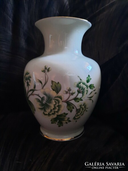 Hollóházi porcelán váza Erika mintás virágdekorral